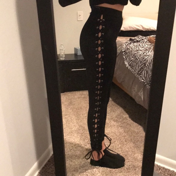 Akira Crisscross Side Leggings 